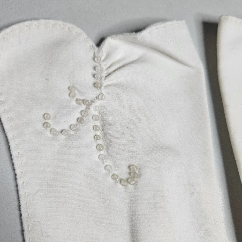 Vintage White Beaded Scalloped Wrist Length Formal Gloves Bridal Tea Party
